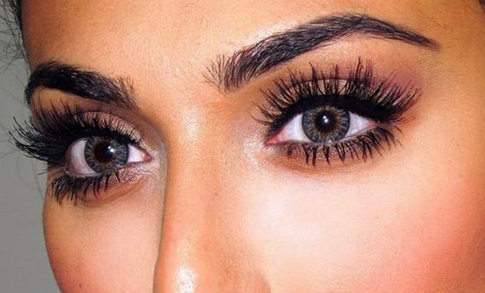 How to wear fake eyelashes